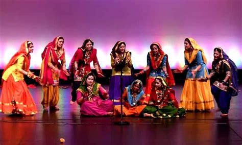 List of 12 Traditional Folk Dances of Punjab with Photos