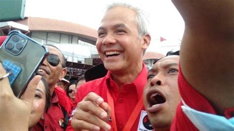 Begini Respons Ganjar Pranowo Dikerubuti Kader Dan Diteriaki Presiden