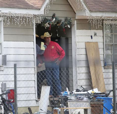 Texas Mutmaßlicher Todesschütze nach Fahndung unter Wäscheberg