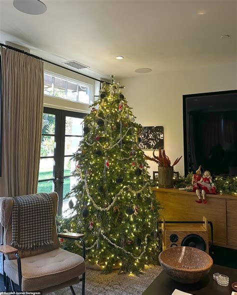 Kendall Jenner Invites Fans Into Her 8 5M Mansion To Reveal Christmas