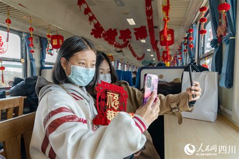 新春走基层｜“彝乡情”公益性“慢火车”年味足 升级车厢给旅客带来新体验腾讯新闻