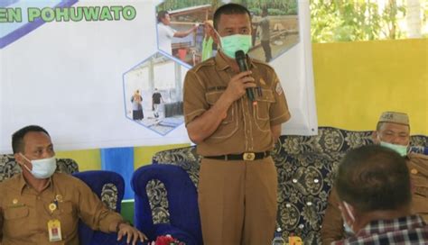 Bersama Pemerintah Desa Bupati Pohuwato Syarif Mbuinga Resmikan TPS 3R