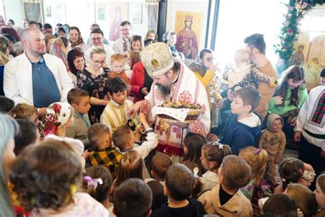 Liturghie de hram în biserica parohială românească Cinstirea Icoanei