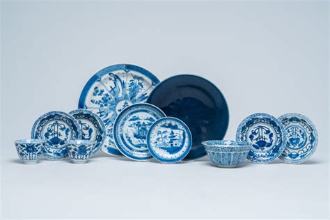 Une collection variée en porcelaine de Chine bleu et blanc et une