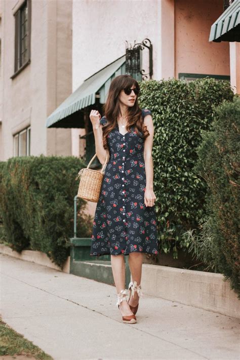 How to Dress like a French Girl - Jeans and a Teacup