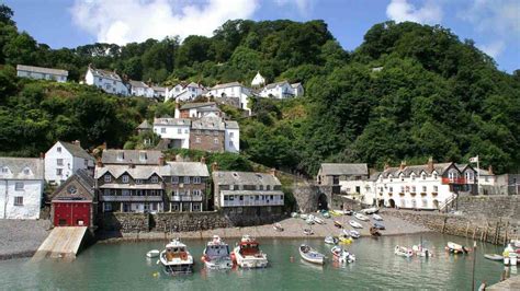 A Mini Day Guide To The Charming And Unique Village Of Clovelly North