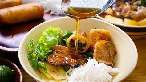 Michelin Guide Inspectors Reveal Their Favourite Street Food In Hanoi