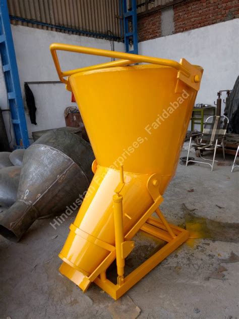 Hindustan Concrete Banana Bucket With Screw Jack Capacity 1 M3 Cum