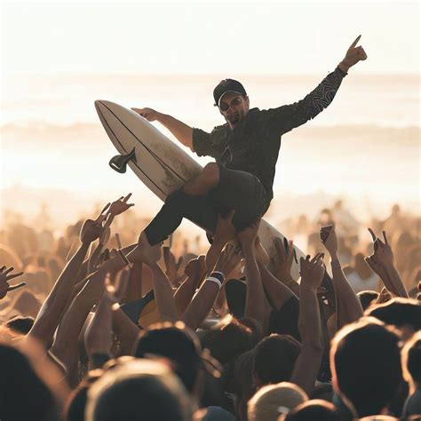 Crowd Surfing Co To Jest I Jak Dzia A Ta Popularna Forma Zabawy Na