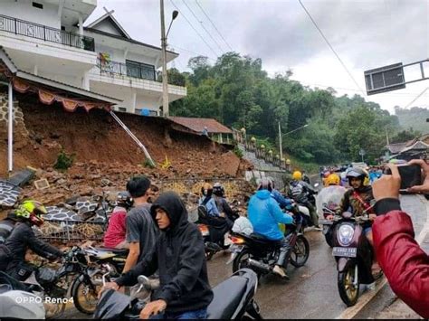 Hujan Deras Tebing Penahan Tanah Desa Sukajadi Ambrol WARTA PARAHYANGAN