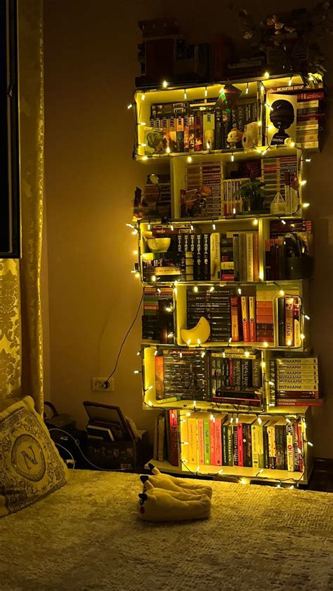 книги, книжный шкаф | Книжный стол, Уголок для чтения, Книжные стены