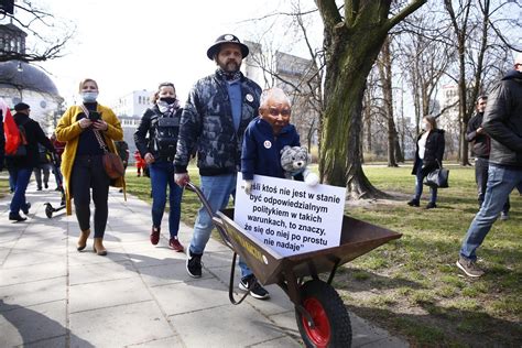 11 rocznica katastrofy smoleńskiej ZDJĘCIA Warszawa protesty