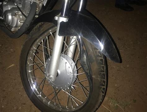 Motociclista fica ferido ao colidir em traseira de caminhão na PR 463