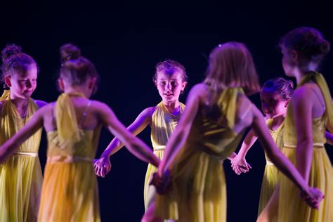 Lyrical Dance - is a fusion of ballet, modern, and jazz technique.