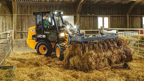 Jcb Pushes Up Power With Flagship Tm420s Telehandler Farmers Weekly