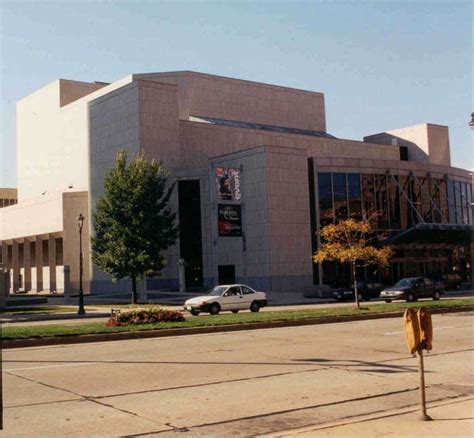 Marcus Center for the Performing Arts Images | Urban Geology