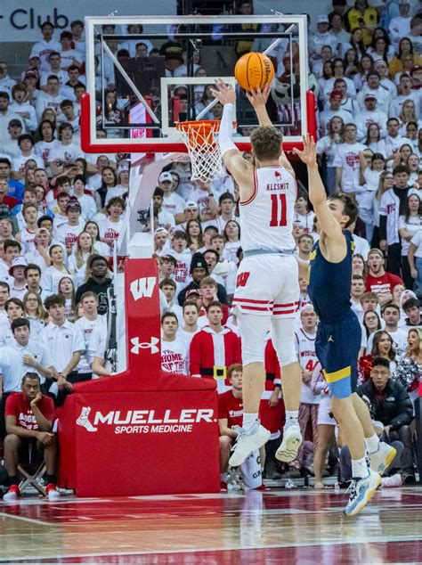 Mens Basketball Badgers Surge In Second Half To Defeat Holy Cross In