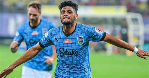 ISL Mumbai City FC Remain Unbeaten With 2 0 Win Against Kerala Blasters