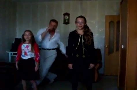 Dad Grooves To Bieber Upstages Daughters