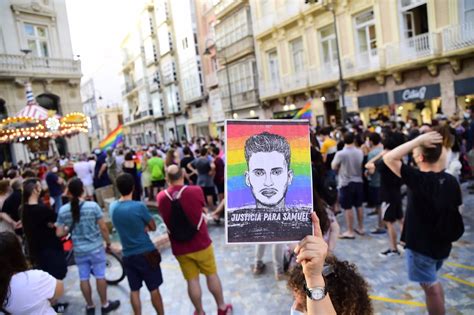 Centenares De Personas Se Concentran El Cartagena Para Condenar El