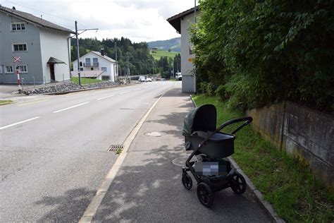 Zwei Unf Lle In Teufen Ar Mutter Und Kleinkind Verletzt Polizei