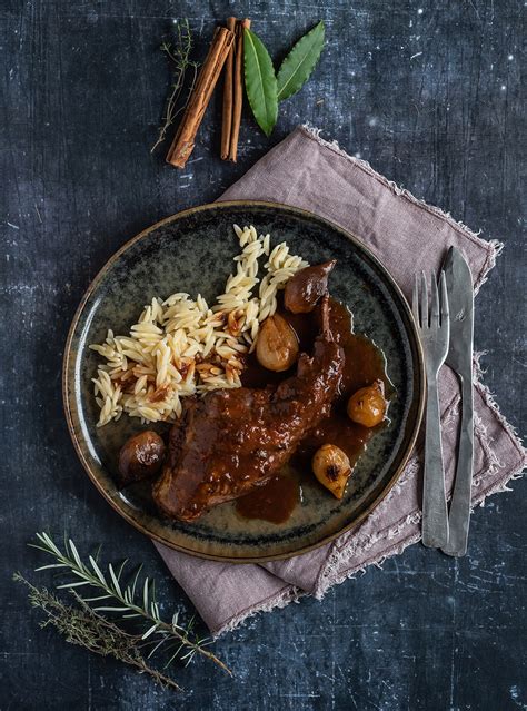 Stifado Mit Kaninchen Griechischer Schmortopf Oder Fleisch Eintopf