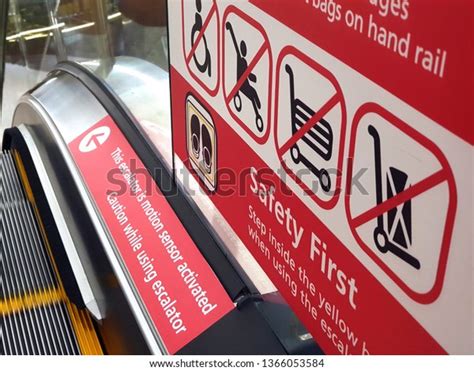 909 Escalator Safety Signs Stock Photos, Images & Photography ...