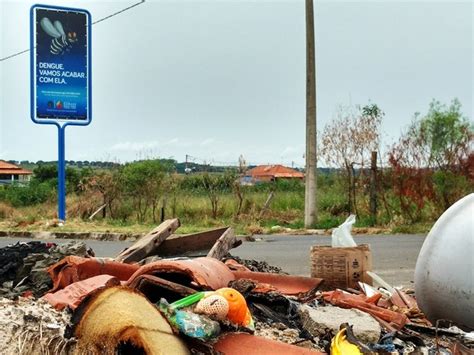 G Internauta Flagra Placa De Combate Dengue Em Rea De Descarte De