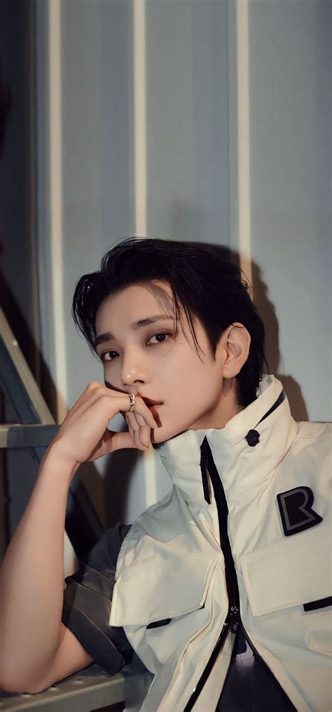 Seventeen Joshua Lockscreen Chic Magazine Gambar Pacar Pria Tampan