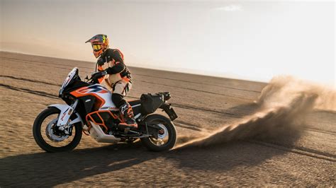 Nuova KTM 1290 Super Adventure R 2023 novità arrivo prezzo