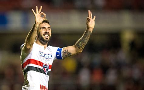 São Paulo acerta venda de Pratto ao River Plate 08 01 2018 Esporte