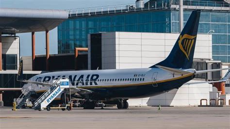 Ryanair Tendr Una Base Fija En El Aeropuerto De Alicante Elche Y