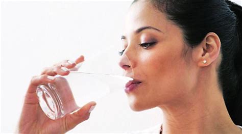 Know The Healthy Tips Of Ayurveda To Drink Water पानी पीने का सही तरीका