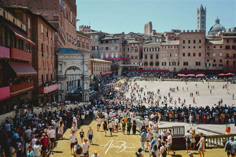 Assegnazione Palio Di Siena Agosto Esultano Contrade