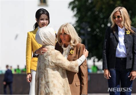 김건희 여사 나토 정상회의 배우자 프로그램 참석 네이트 뉴스