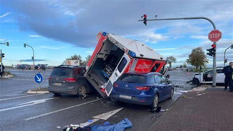 Mechernich Sieben Verletzte Bei Unfall Mit Rettungswagen Der Spiegel