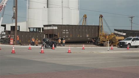 Roanoke Texas Train Derailment Shuts Down U S 377 Southbound Wfaa