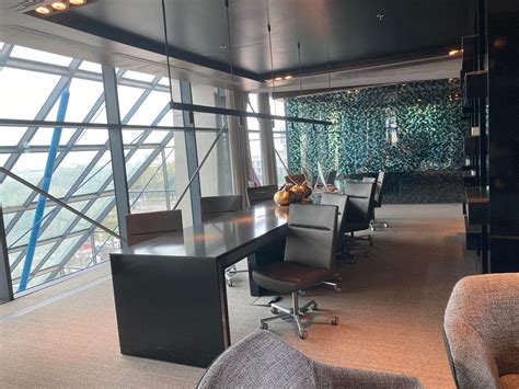 Hyatt Regency Barcelona Tower Review - Turning left for less