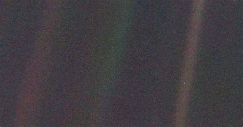 The Pale Blue Dot Earth As Seen From 6 Billion Km By Voyager 1 Imgur