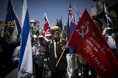 Israeli Red Army veterans show off their medals for Victory Day | The ...