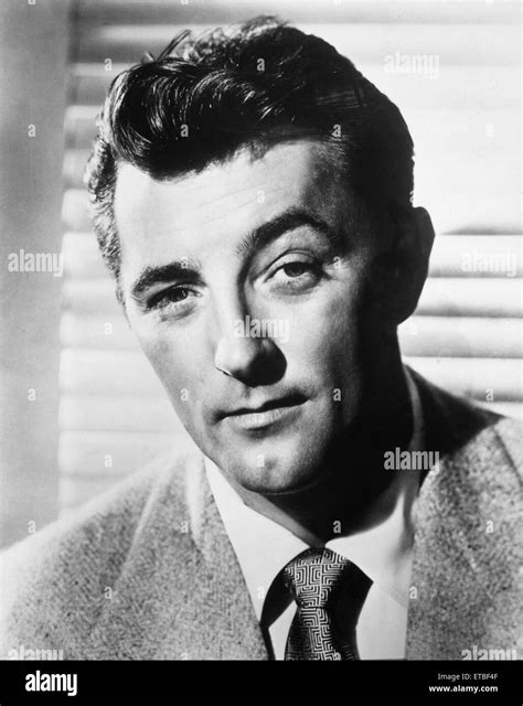 Robert Mitchum Schwarzweiß Stockfotos Und Bilder Alamy