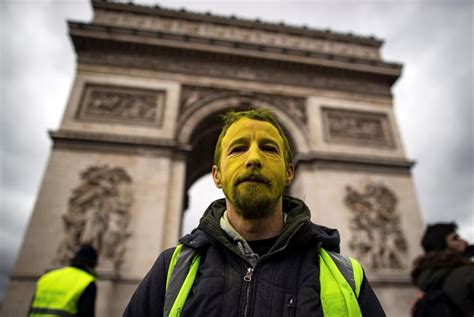 Coletes amarelos protestam pelo 20º final de semana seguido na França