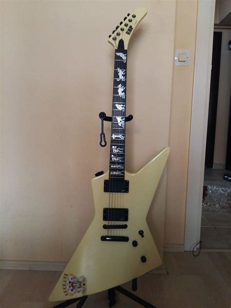 James Hetfield Guitar Is On Sale Esp Explorer Custom James Hetfield