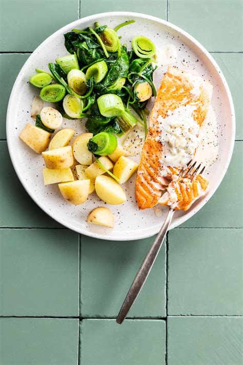 Zalm Met Roomsaus En Gekookte Aardappelen Recepten Njam