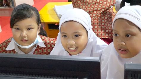 Hidupkan Gerakan Literasi Digital Di Sd Negeri Klampis Ngasem Dengan