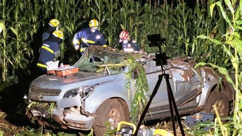 Goionews Mulher Morre Ap S Camioneta Capotar Entre Goioer E Rancho