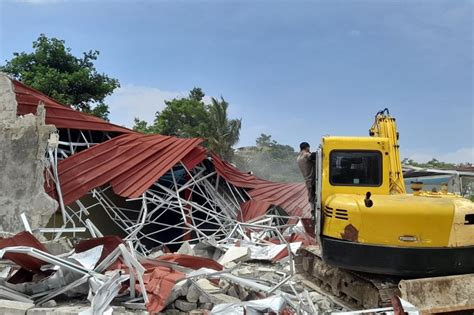 Pemkot Serang Bongkar Bangunan Liar Tempat Hiburan Malam ANTARA News