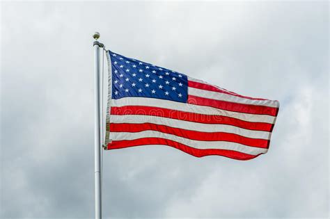 Bandeira Americana Que Acena No Vento Imagem De Stock Imagem De Julho