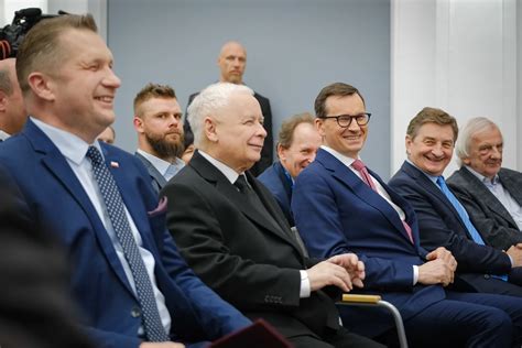 PiS zwiększa przewagę nad KO NAJNOWSZY SONDAŻ Dziennik pl