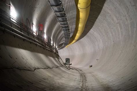 Budowa tunelu średnicowego w Łodzi Tarcza TBM Faustyna przebiła się do